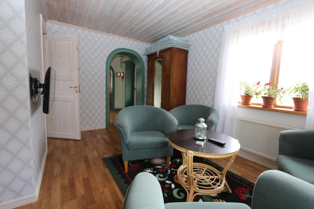 Ratt O Roder Stugby & Konferens Villa Djuras Екстериор снимка