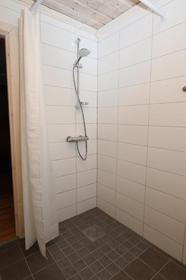 Ratt O Roder Stugby & Konferens Villa Djuras Екстериор снимка