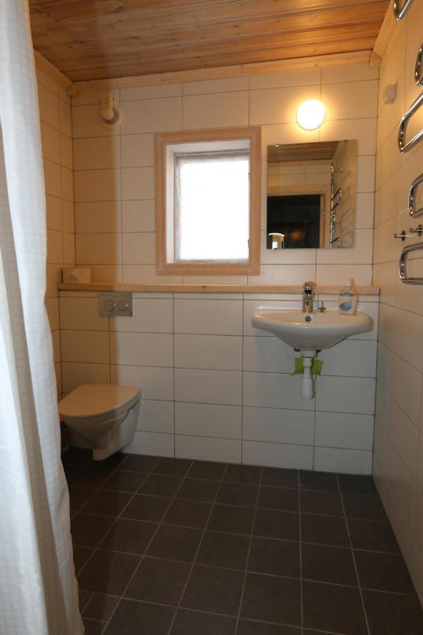 Ratt O Roder Stugby & Konferens Villa Djuras Екстериор снимка
