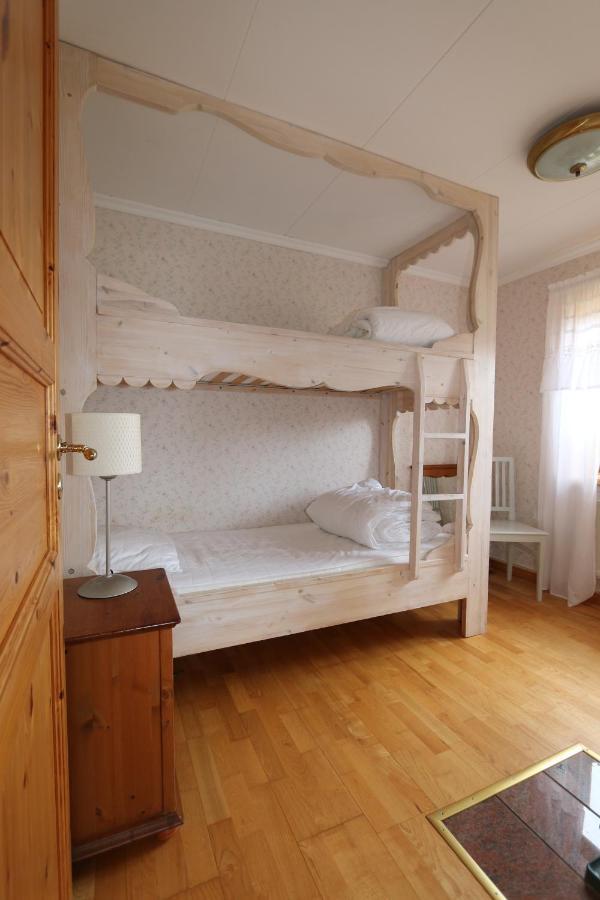 Ratt O Roder Stugby & Konferens Villa Djuras Екстериор снимка