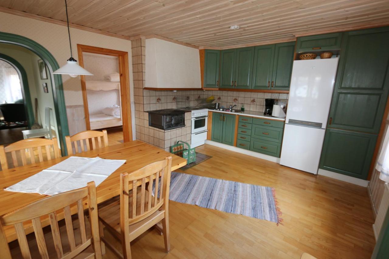 Ratt O Roder Stugby & Konferens Villa Djuras Екстериор снимка