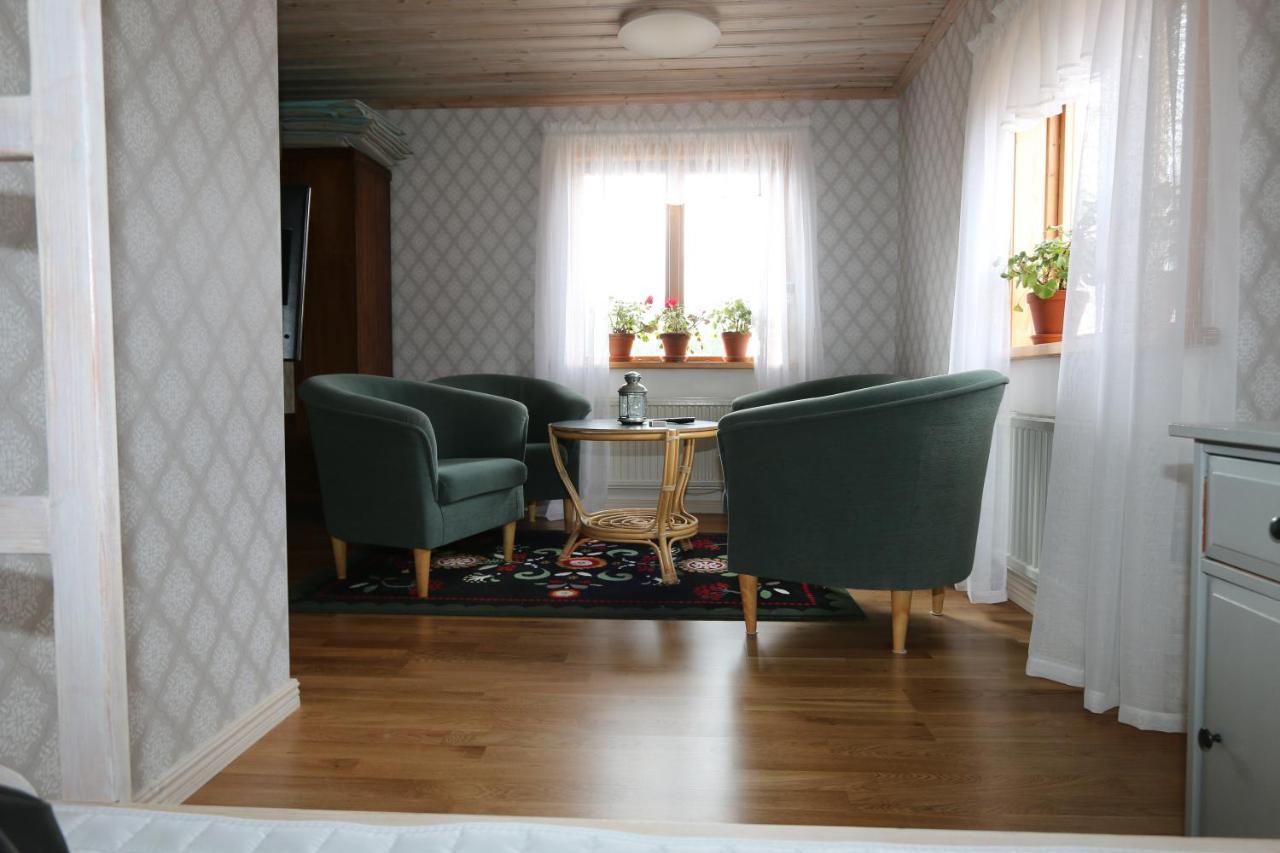 Ratt O Roder Stugby & Konferens Villa Djuras Екстериор снимка