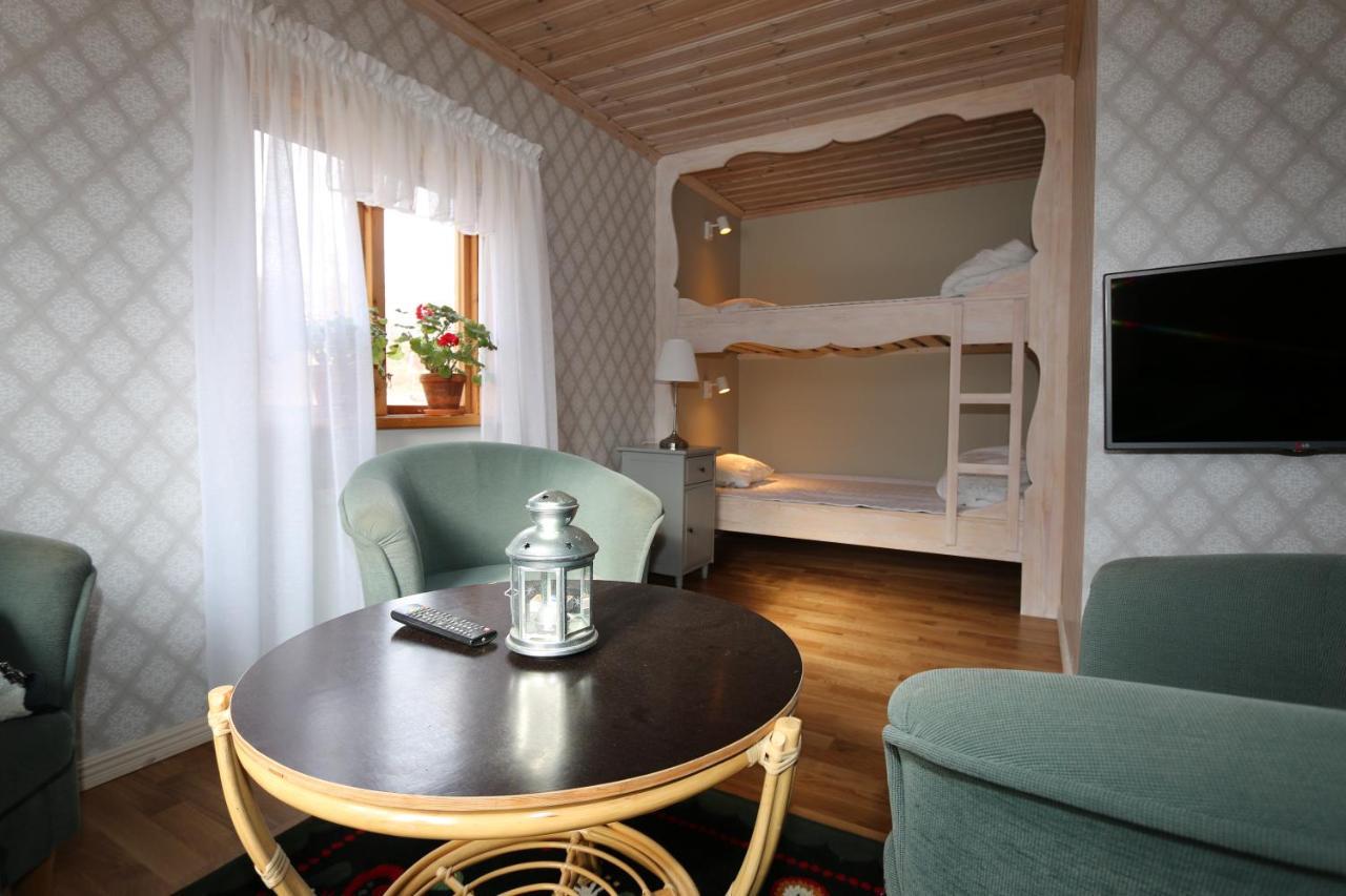 Ratt O Roder Stugby & Konferens Villa Djuras Екстериор снимка