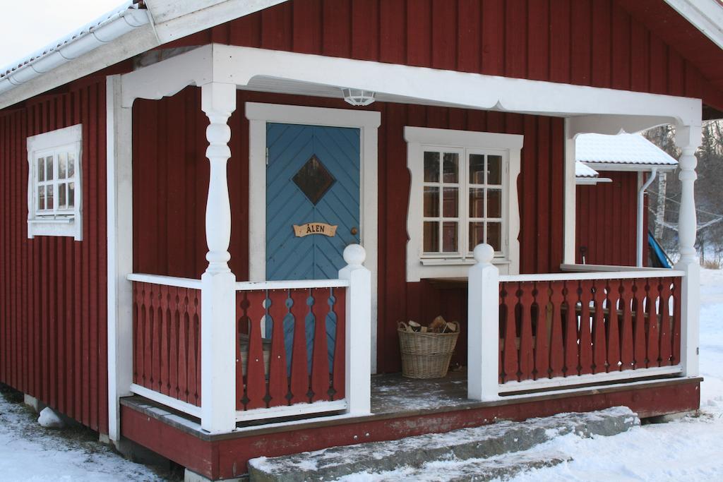 Ratt O Roder Stugby & Konferens Villa Djuras Екстериор снимка