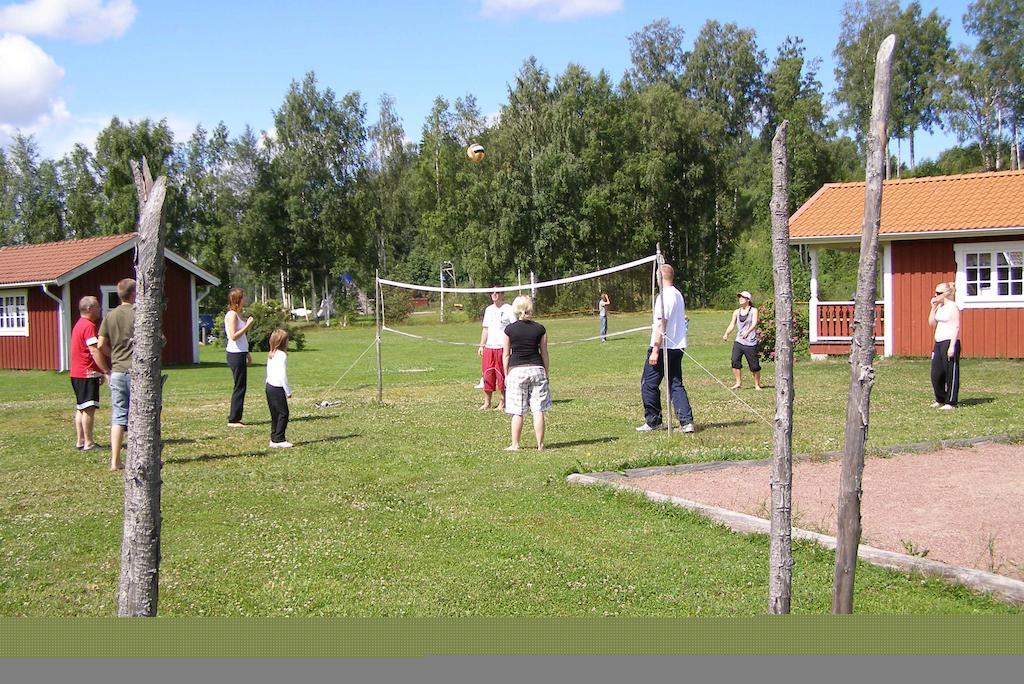 Ratt O Roder Stugby & Konferens Villa Djuras Екстериор снимка