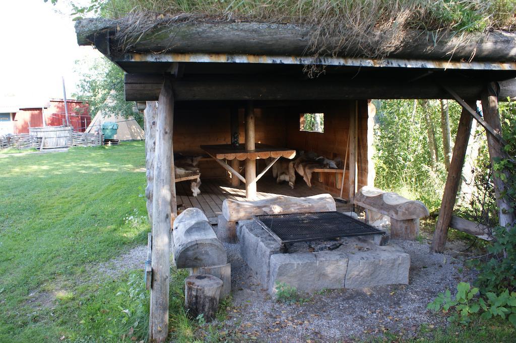 Ratt O Roder Stugby & Konferens Villa Djuras Екстериор снимка