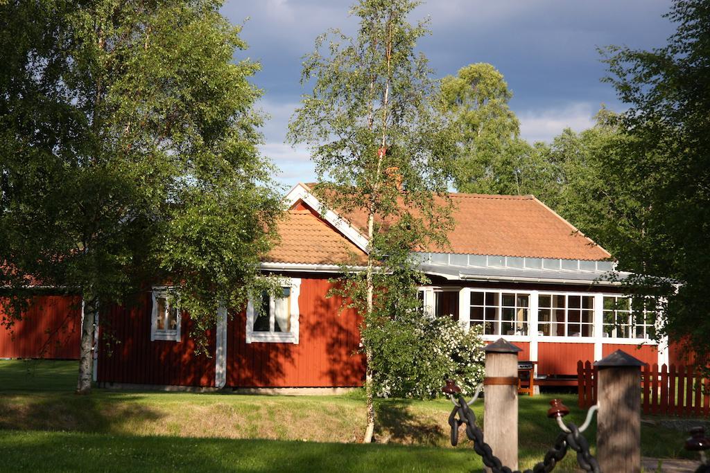 Ratt O Roder Stugby & Konferens Villa Djuras Екстериор снимка
